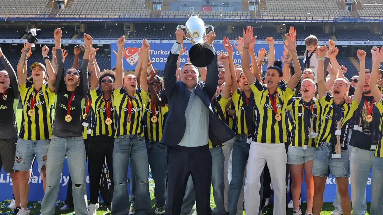 Fenerbahçe arsaVev'de 7 futbolcu ile yollar ayrıldı!