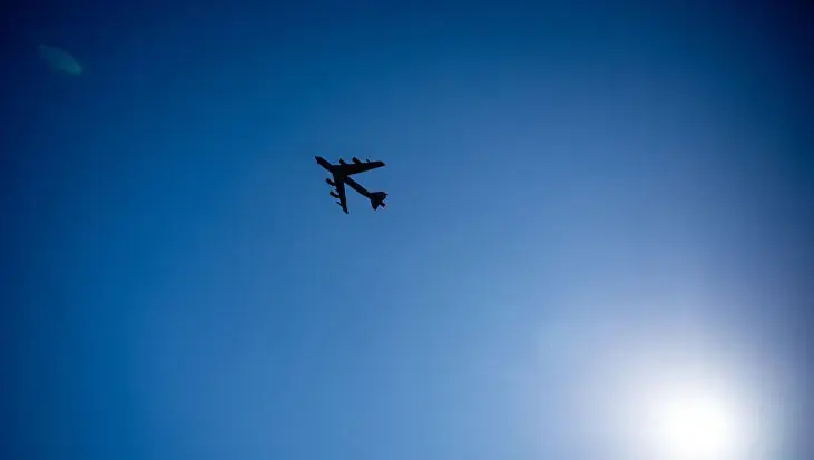 ABD'de B-52 Stratofortress bombardıman uçağı kalkıştan kısa süre sonra düştü