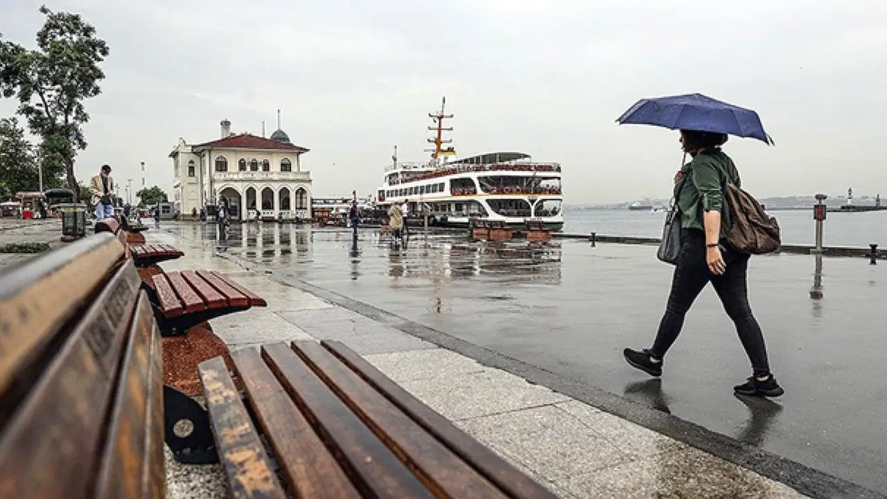İstanbullular dikkat: AKOM'dan fırtına ve sağanak uyarısı!