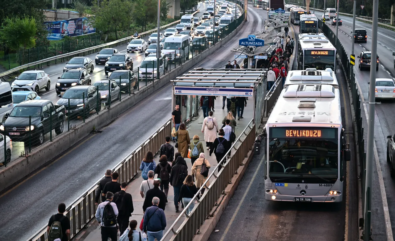 İstanbullular dikkat! Yarın metrobüs güzergahı değiştirilecek