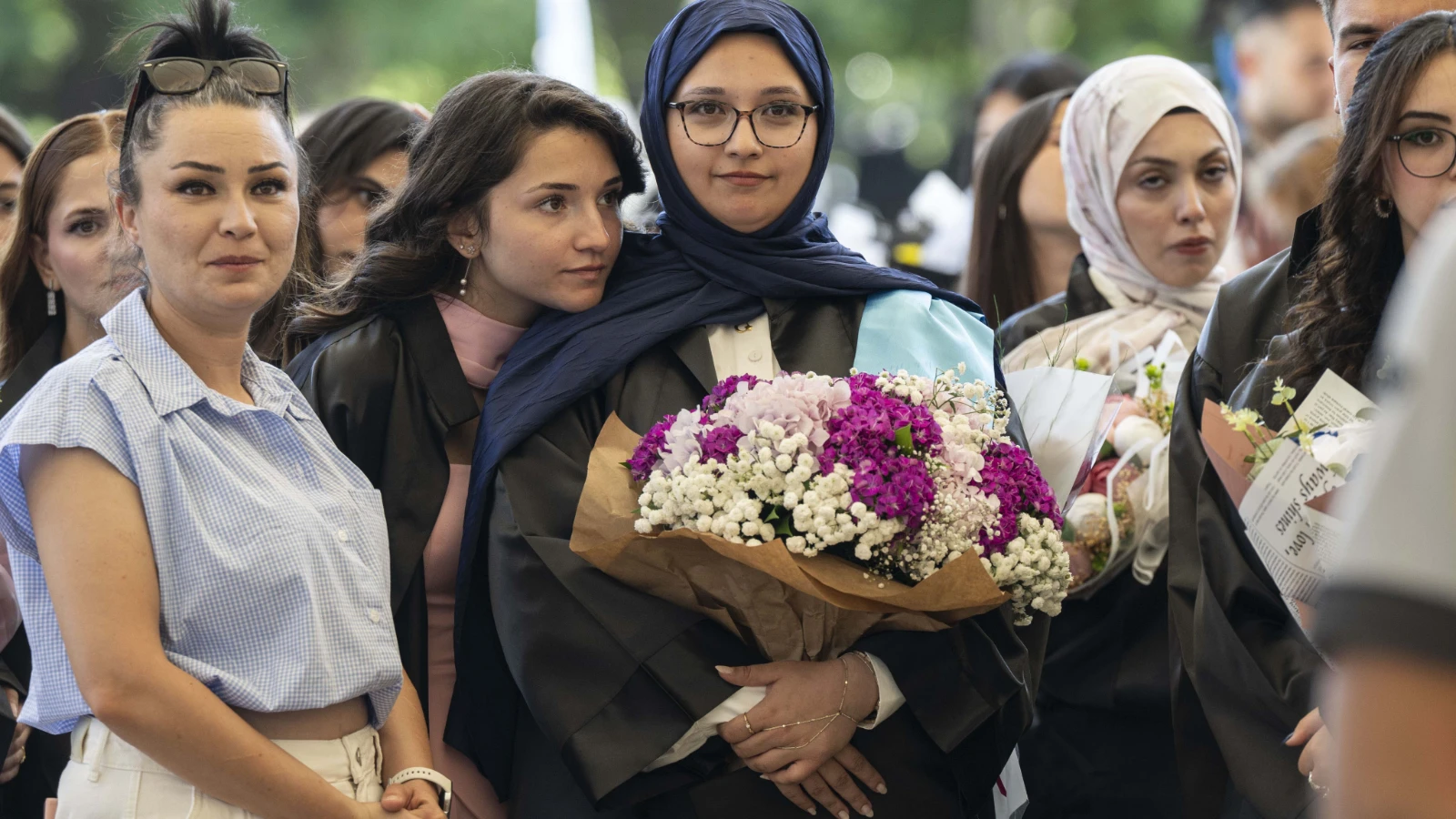 Enkazdan 248. saatte kurtarılmıştı... Mucize kız Aleyna mezun oldu!