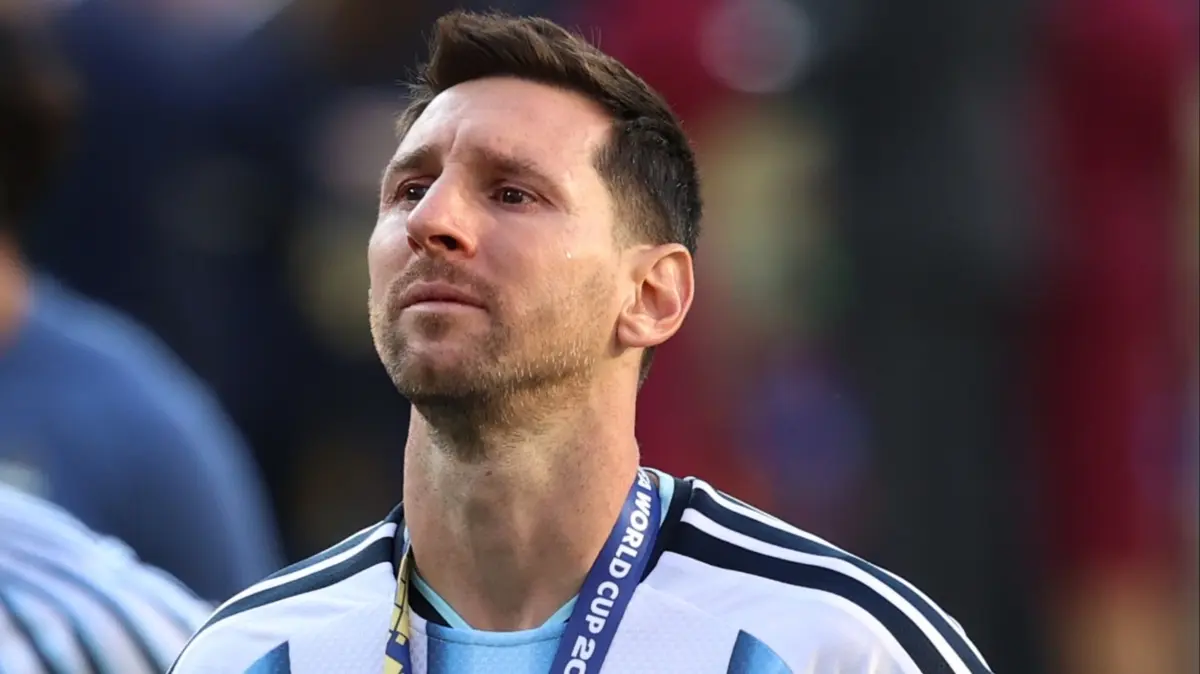 Lionel Messi gözyaşlarını tutamadı