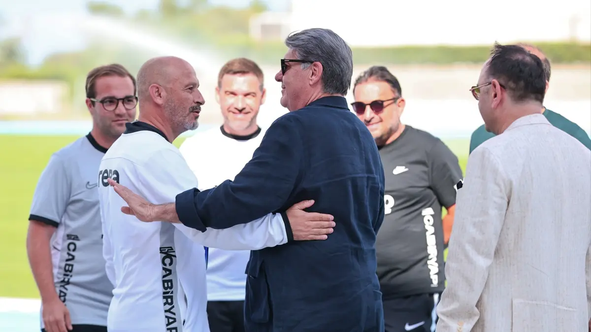 Beşiktaş'ta başkan Serdal Adalı, takımla buluştu