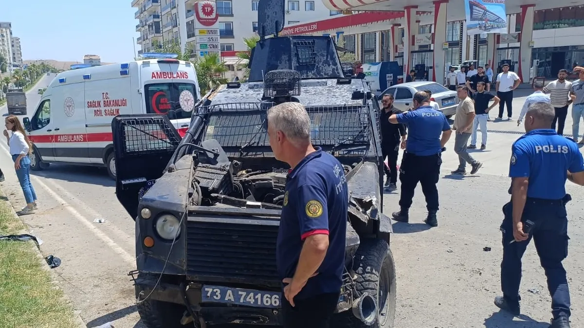Şırnak'ta yürekler ağza geldi: Zırhlı araç takla attı! 2 polis yaralı