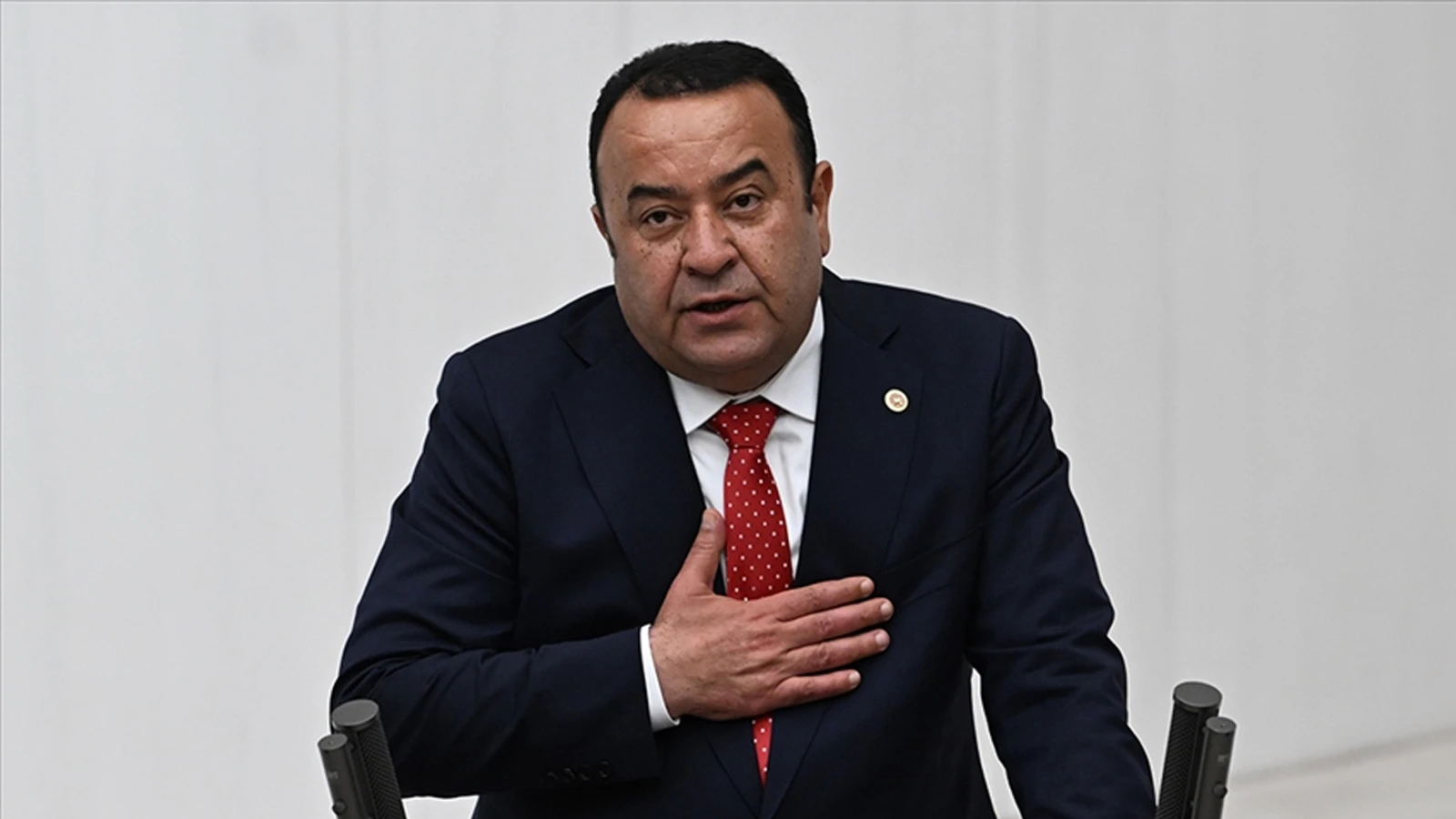 CHP'li vekil Adnan Beker'in oğlu gözaltına alındı