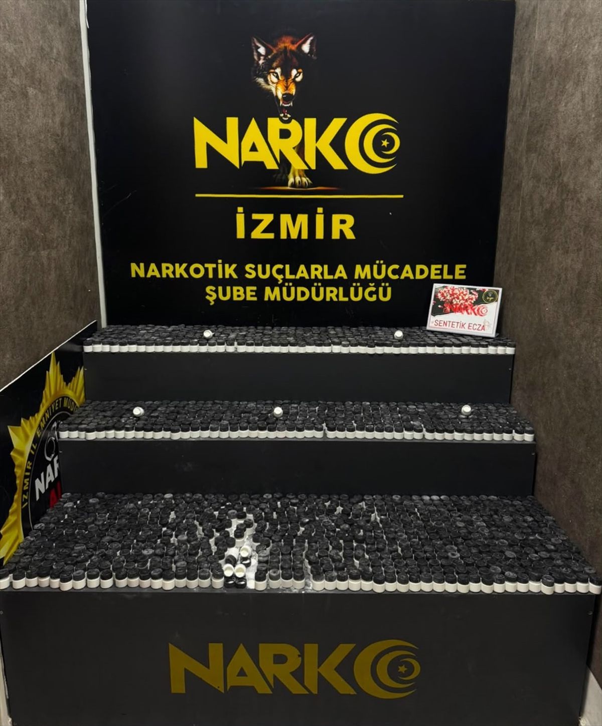 İzmir'de 29 kilo 200 gram sentetik uyuşturucu ele geçirildi