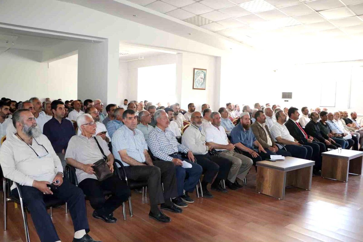 Elazığ'da Kur'an kursu öğreticileri ve din görevlilerine eğitim