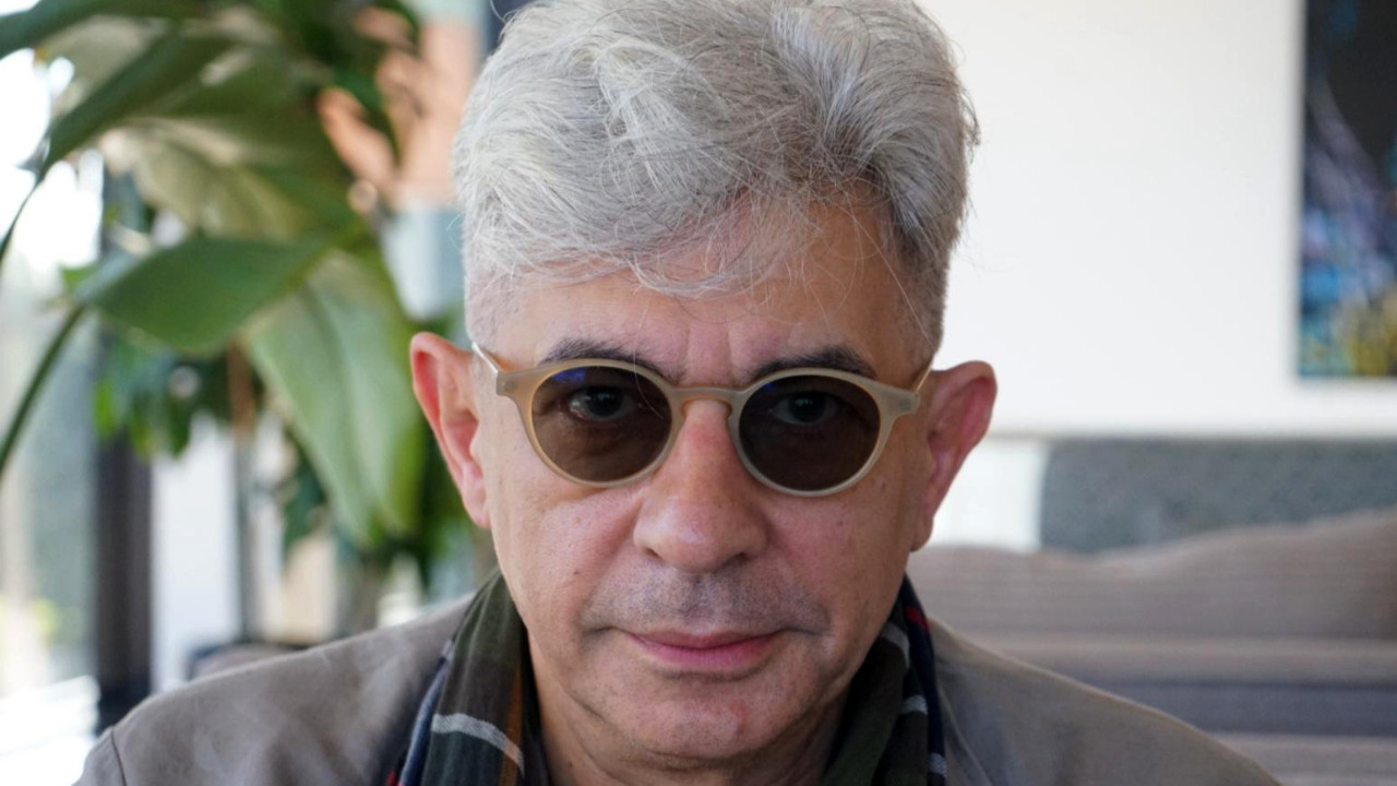 Okan Bayülgen: Politik tiyatro kaba saba yapılmaz