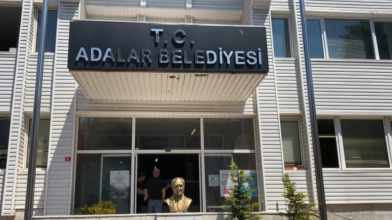 Adalar Belediyesi soruşturmasında 35 tutuklama: Ali Ercan Akpolat da aralarında
