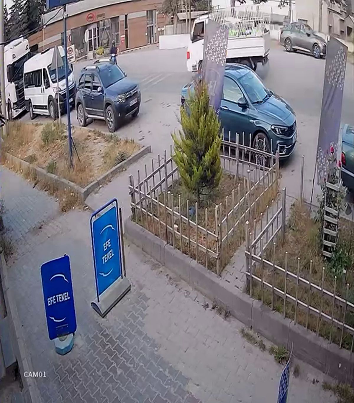 Motosiklet sürücüsünün öldüğü kaza kamerada