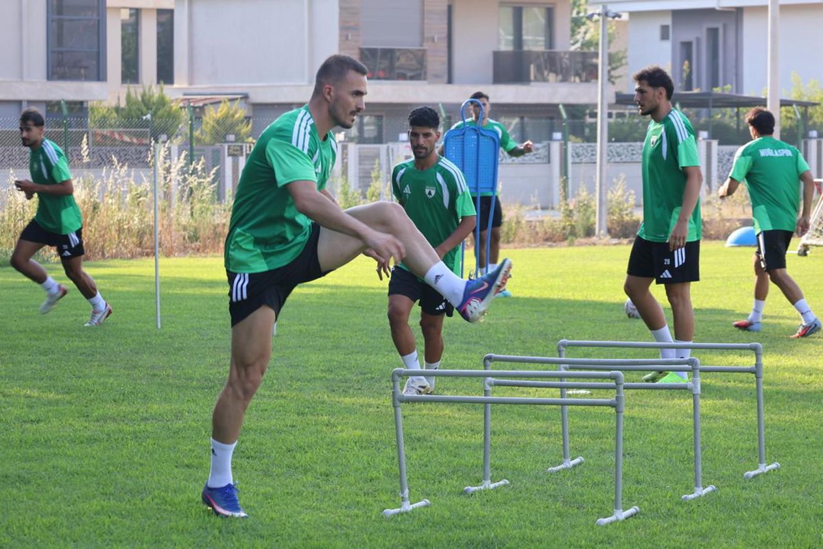 Muğlaspor 13 yeni transferiyle sezonu açtı