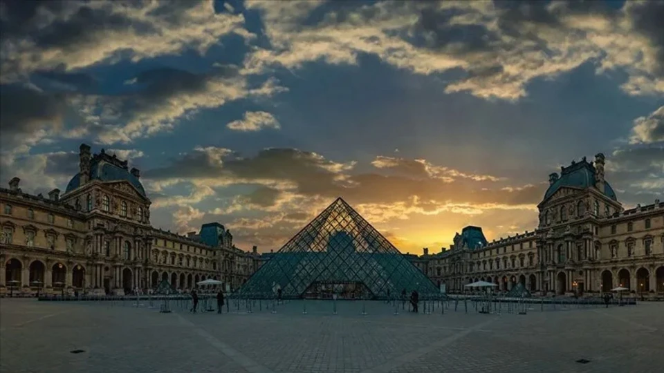 Louvre Apollo Galerisi soygun sonrası yeniden açılıyor