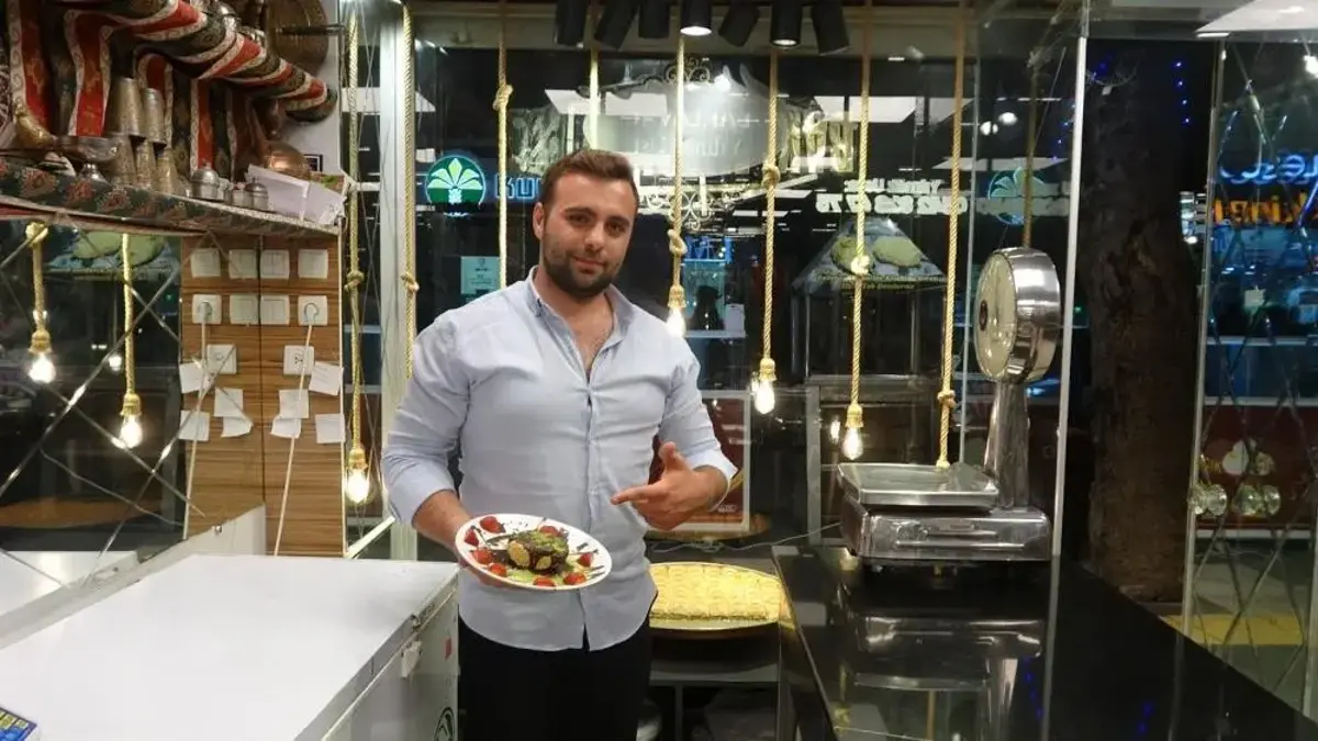 Ateşin üzerine atıp 10 dakika pişiriyorlar! Kilis'teki o sıradışı lezzet için dünyadan akın ettiler: Matkapla şişe geçirip mangala bırakıyorlar...