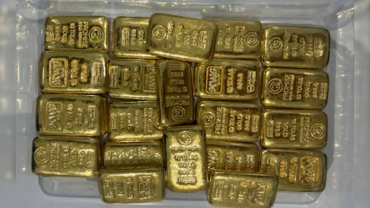 Kaçakçıların planı son anda bozuldu! 17 milyonluk altın uçağın tuvaletinden çıktı