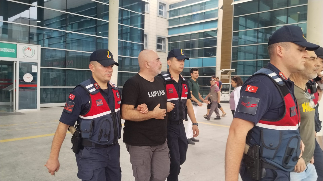 Yönetmen Ezel Akay ve kardeşi Bursa'da uyuşturucu operasyonunda yakalandı