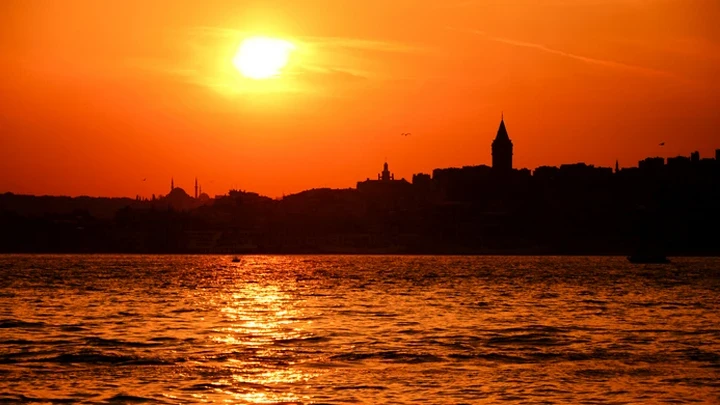 Türkiye'de sıcak hava dalgaları şiddetlendi! 75 yıldır böylesi görülmedi... Yaklaşık 11 kat artı