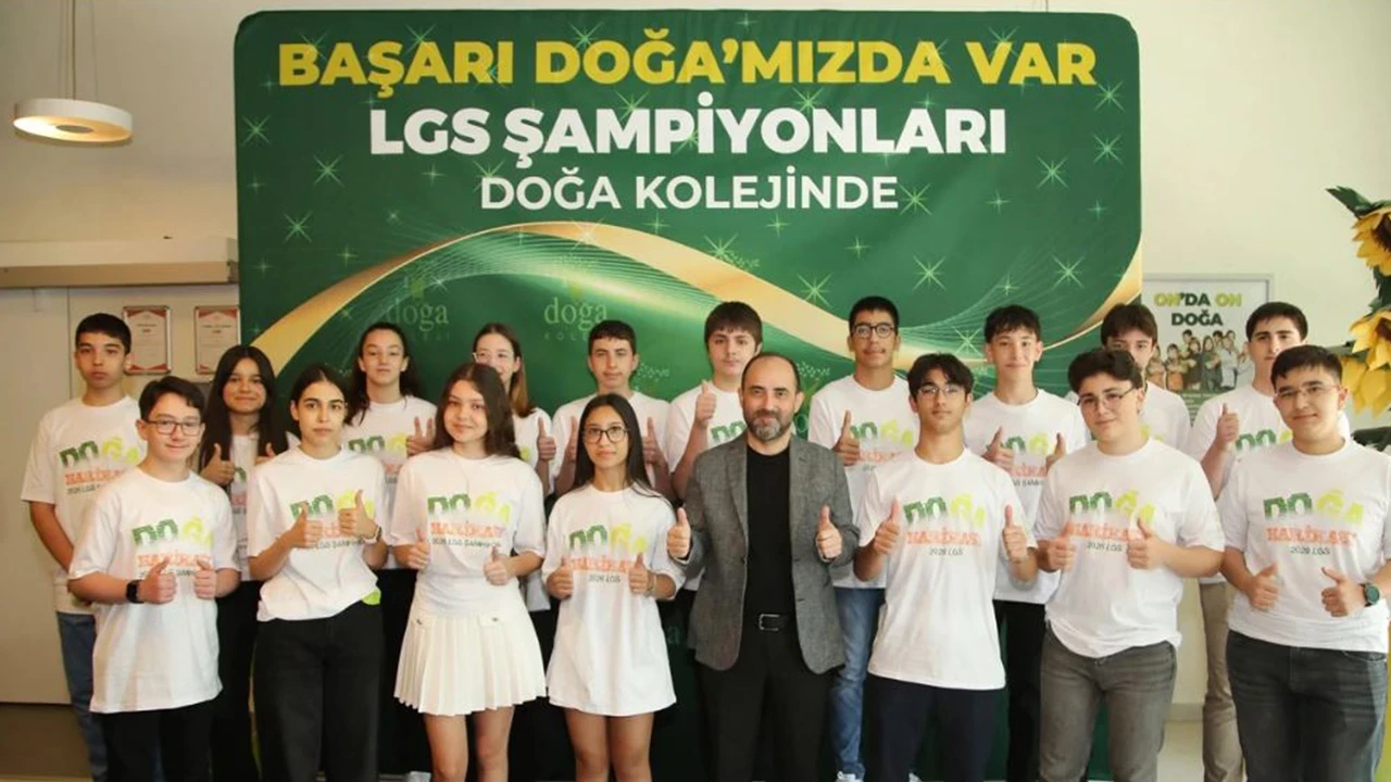 Doğa Koleji LGS'de dereceye giren öğrencilerini ödüllendirdi