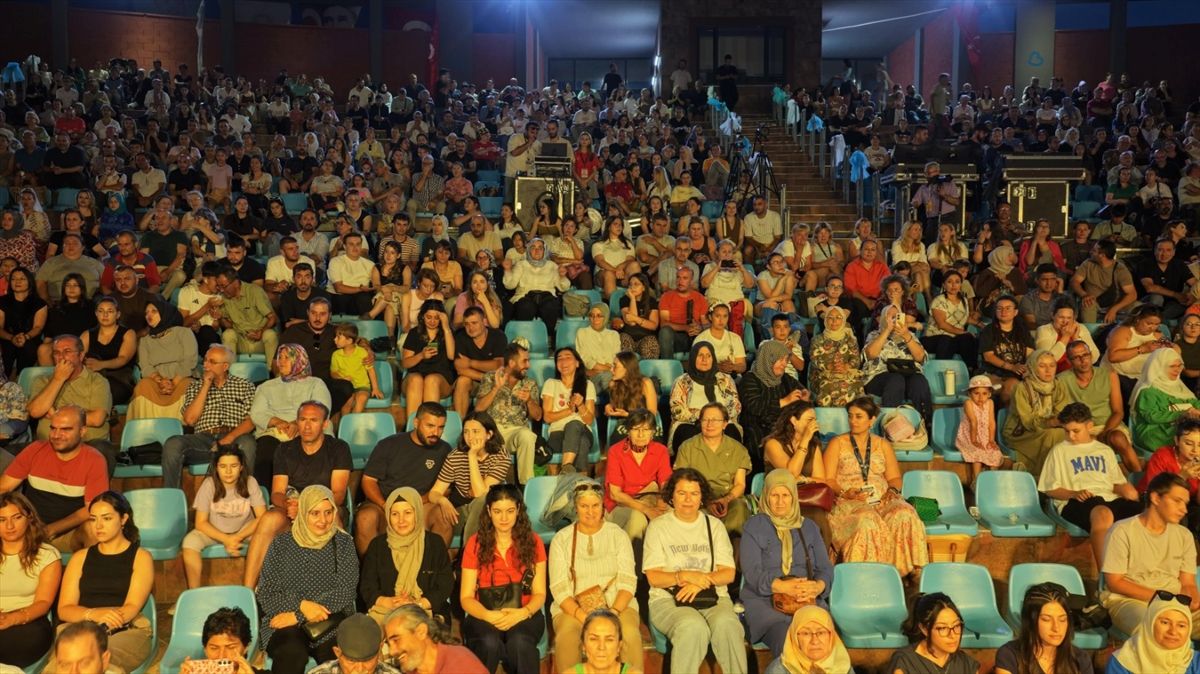 Balıkesir'de Dünya Halk Dansları Yarışması'nın il etabı gerçekleştirildi