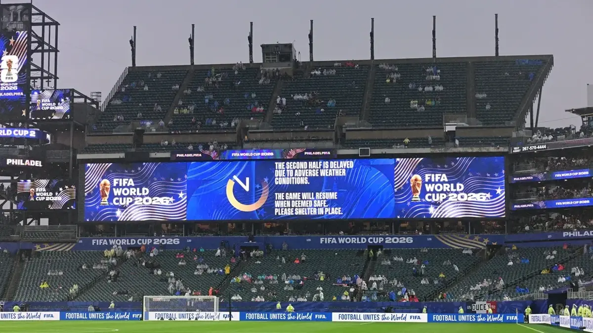 FIFA Dünya Kupası'ndaki yeni kural, Fransa-Irak maçında uygulandı! Maç 2 saat durdu...