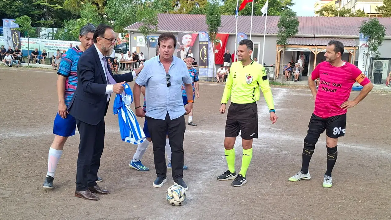 Türk futbolunun efsane isimleri Yüce Spor Veteranlar Turnuvası'nda buluştu