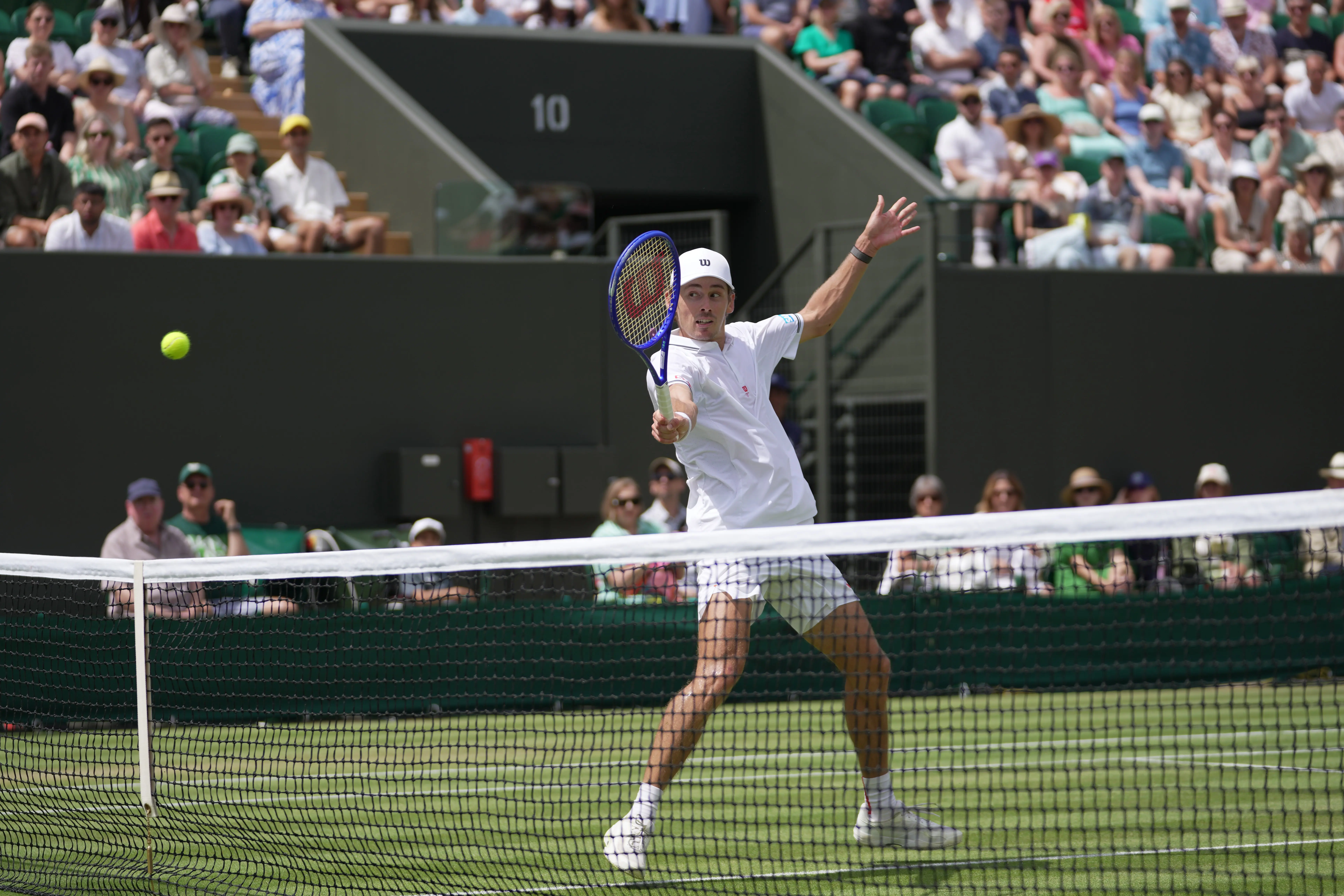Wimbledon'da Rybakina elendi, Alex de Minaur son 16'ya kaldı