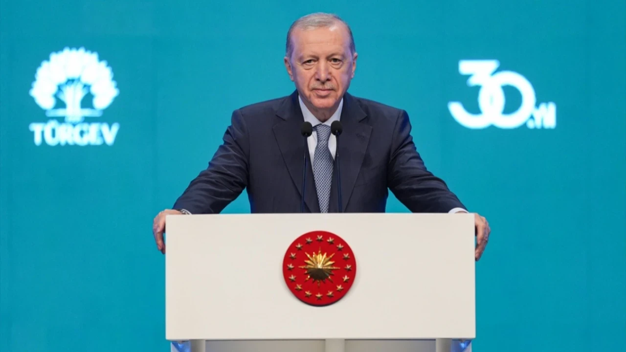 Cumhurbaşkanı Erdoğan: LGBT gibi sapkınlıklarla genç zihinler hedef alınıyor!