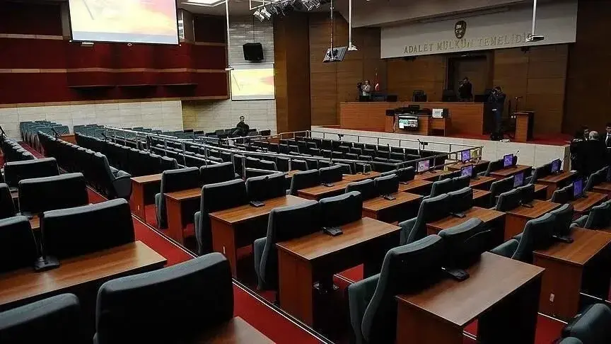 Mesai arkadaşlarına 'öküz, salak, işe yaramazsın' dedi! Yargıtay'dan emsal tazminat kararı