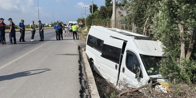 Kaçırdığı minibüsle kaza yapıp öldü