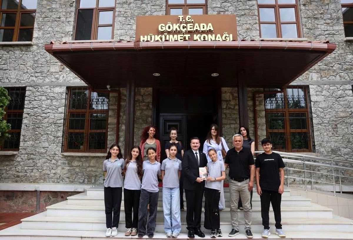 Gökçeada'da Minik Kalemlerden Büyük Başarı: 34 Öğrencinin Eserleri Kitaplaştı