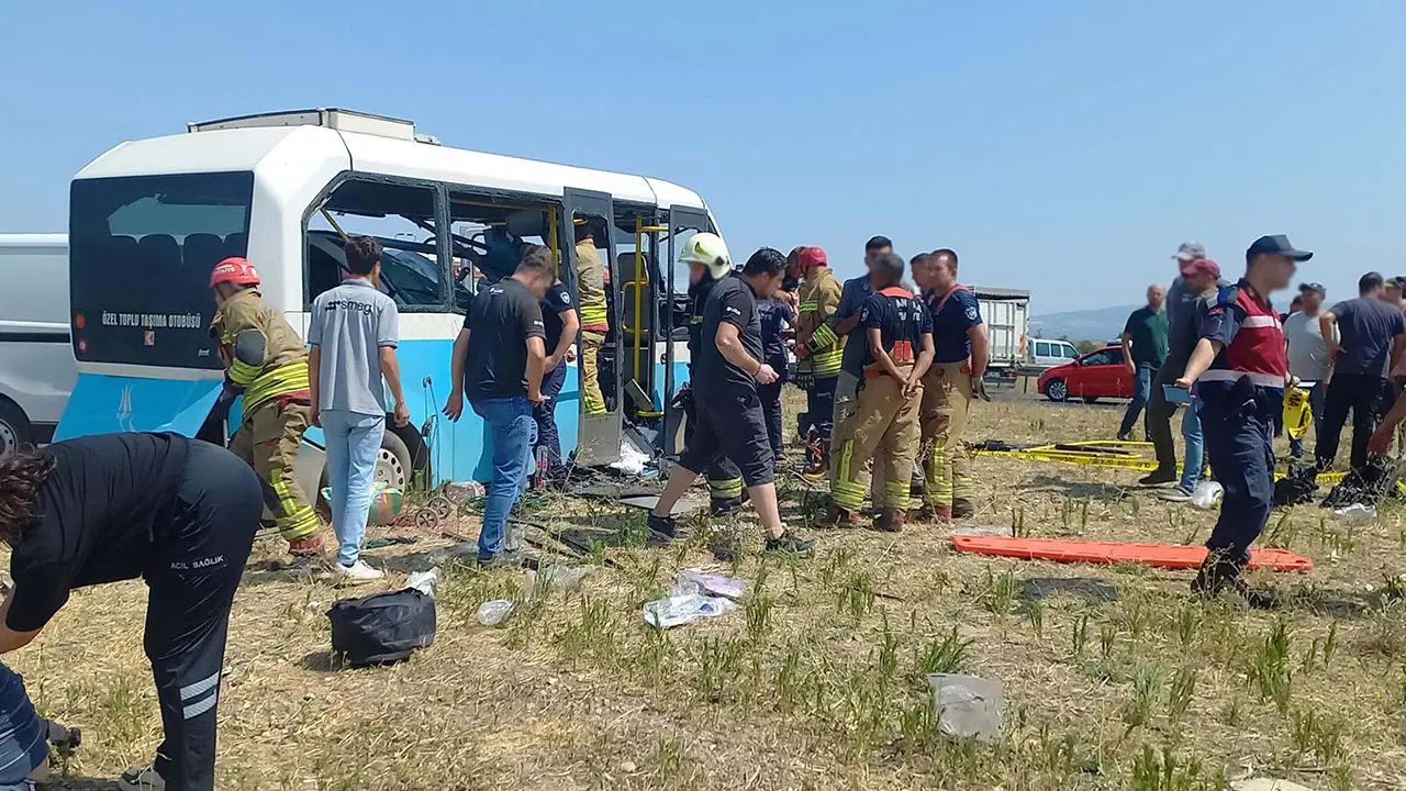 Manisa'da feci kaza: Ölü ve yaralılar var