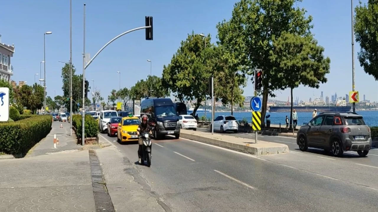 Hafif ticari aracın çarptığı motosikletli hayatını kaybetti