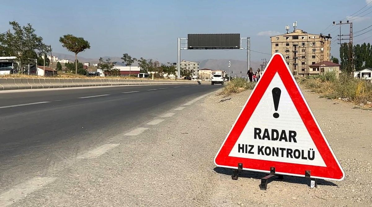 Yüksekova'da trafikte hız denetimi