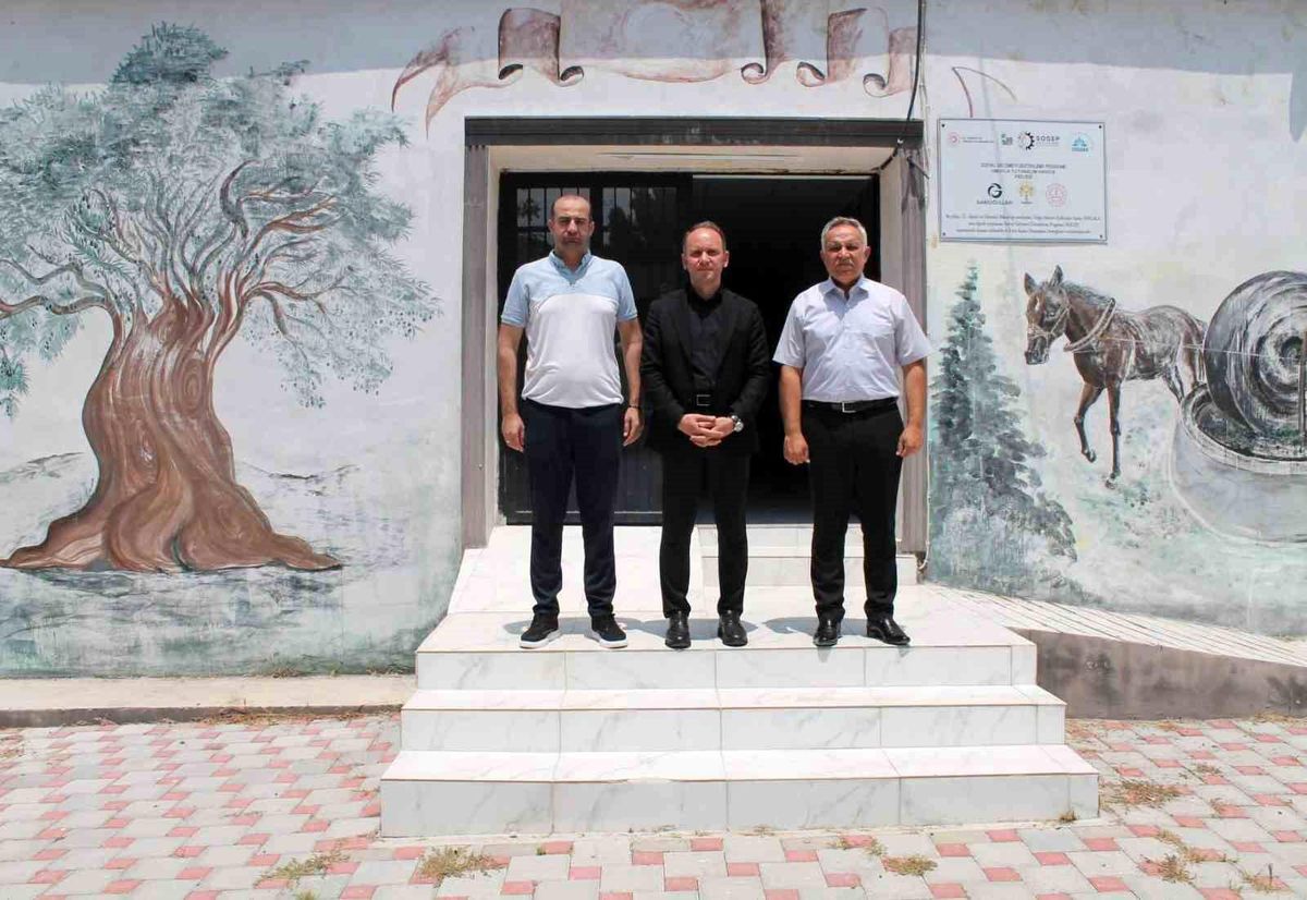 Erzin'da köy yaşam merkezi vatandaşlara hizmet ediyor