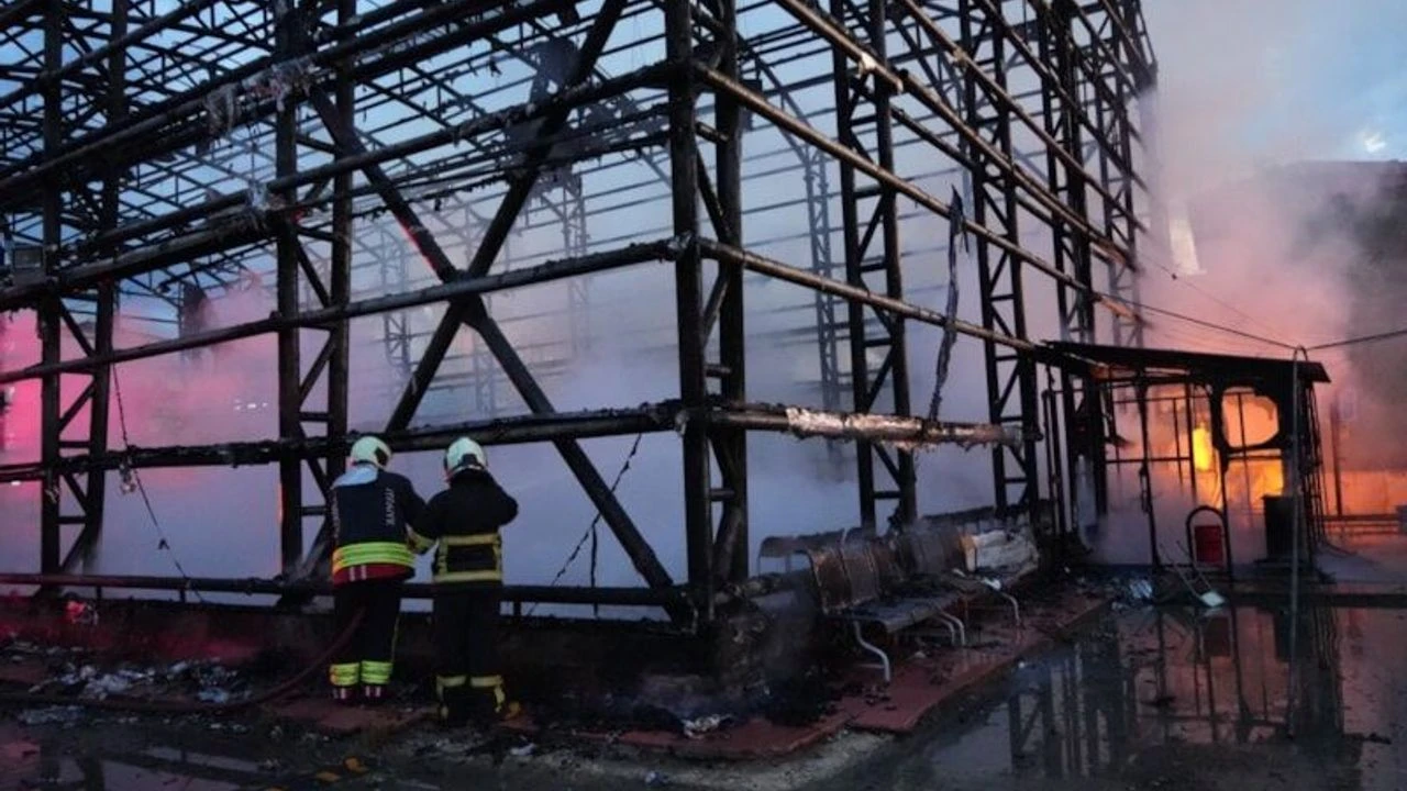 Kastamonu'da jimnastik salonuna yıldırım düştü