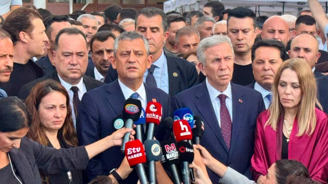 Özgür Özel ve Mansur Yavaş, Ferdi Zeyrek'in anmasına katıldı