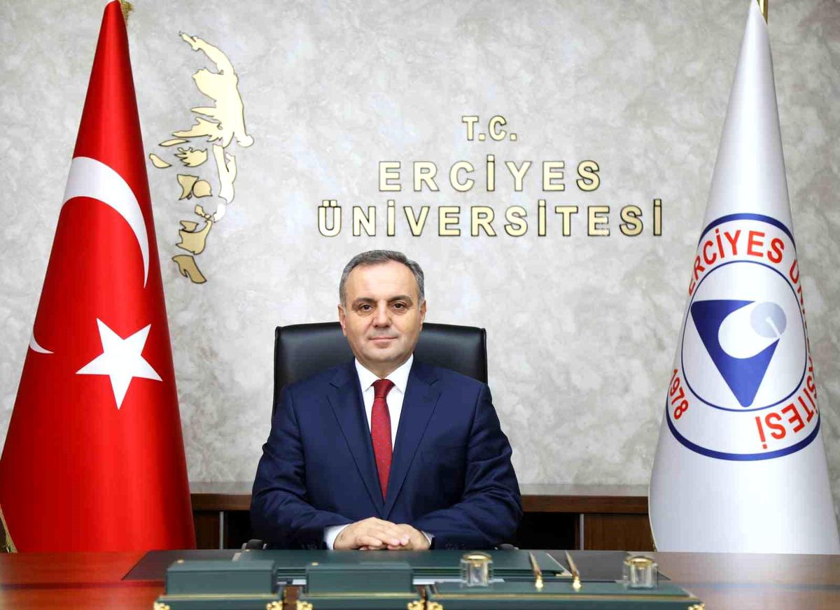 ERÜ Rektörü Prof. Dr. Altun: "Milletimiz, sarsılmaz birlik ve beraberliğini tüm dünyaya göstermiştir"