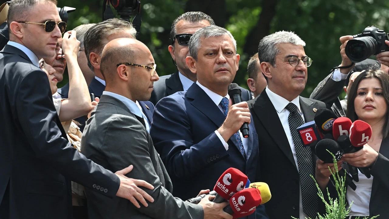 Kulisleri sallayan bomba iddia! 'Özgür Özel yeni parti için ofis tuttu'
