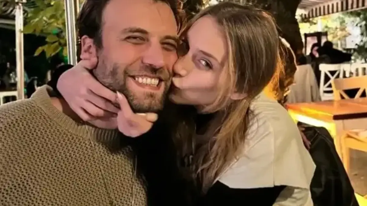 Hayal Köseoğlu ve Nezir Çınarlı nişanlandı! Evlilik yolunda ilk adımı attılar