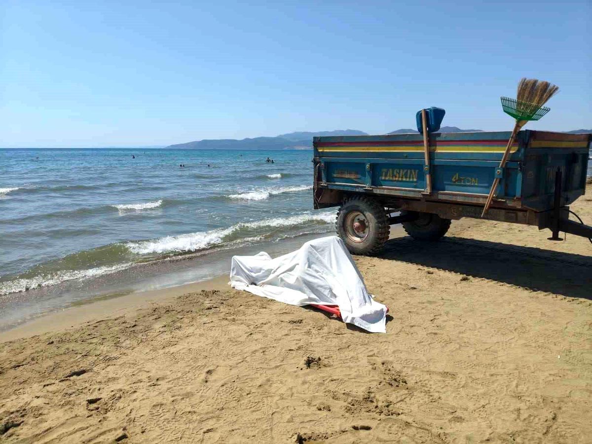Pamucak sahilinde erkek cesedi bulundu