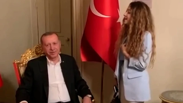 Cumhurbaşkanı Erdoğan’a ‘Gönül Dağı’ sürprizi: Pınar Süer’in performansı sosyal medyada ilgi gördü
