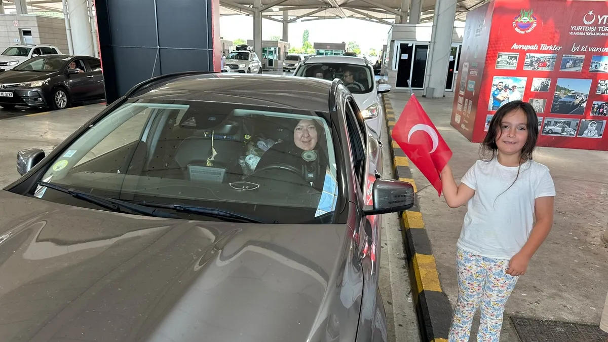 Sıla yolu hareketlendi: Gurbetçiler vatan hasretini Kapıkule’de dindirdi