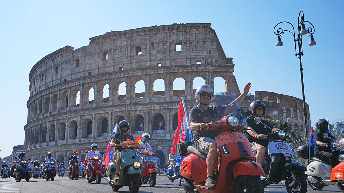 Vespa 80 yaşında: Roma'da görkemli geçit töreni