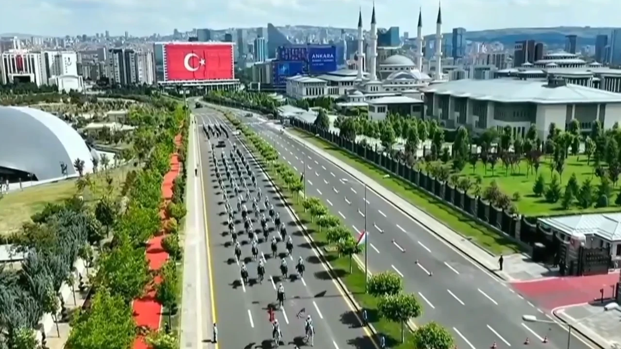 Trump Beştepe'ye atlı askerler eşliğinde gitti