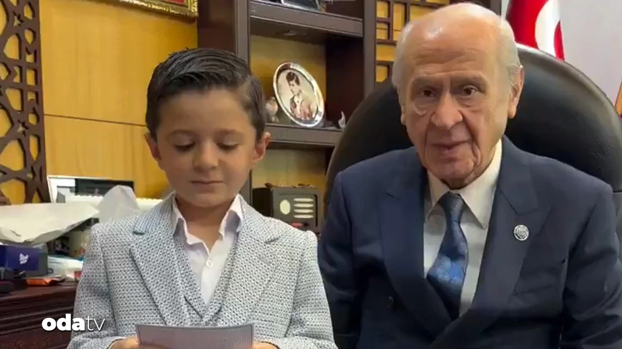 Bahçeli'yle minik şair arasında gülümseten anlar