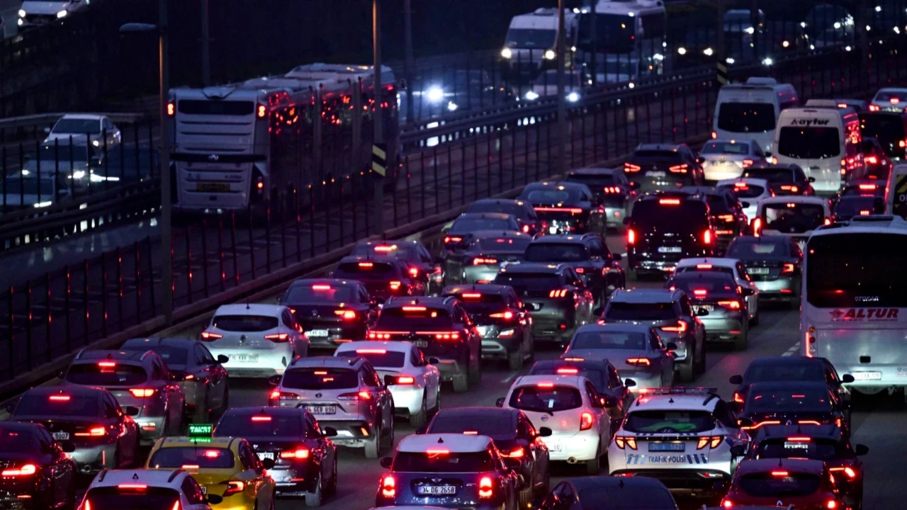 Otomotiv piyasasında daralma sürüyor