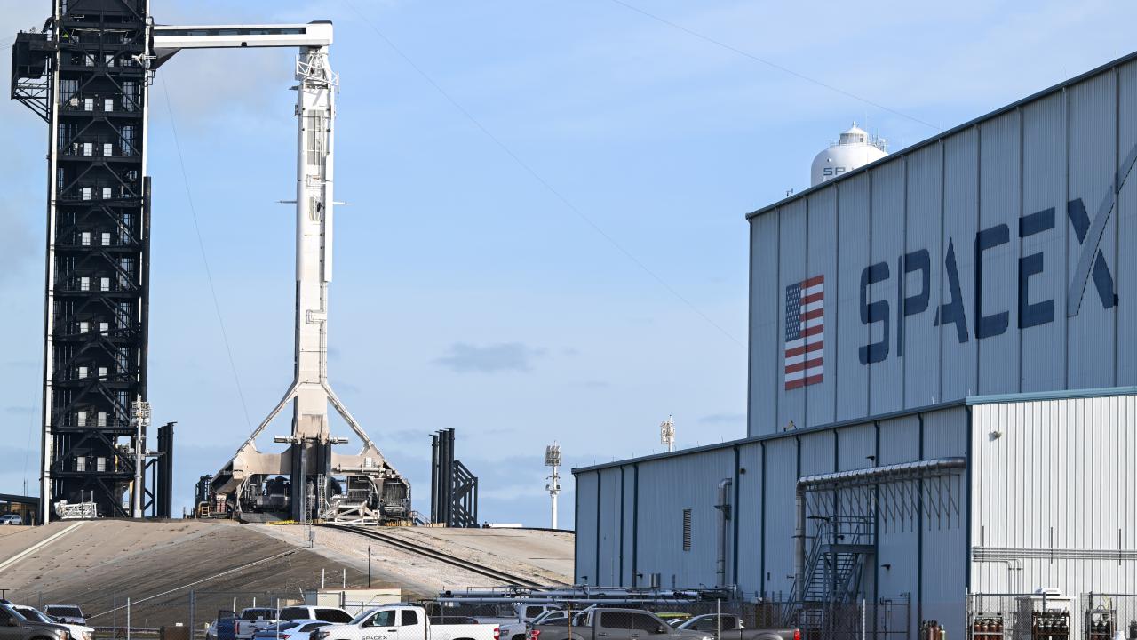 SpaceX, hisse başına 135 dolardan halka arz planlıyor