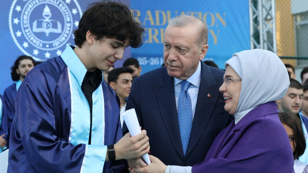 Erdoğan'ın torunu mezun oldu