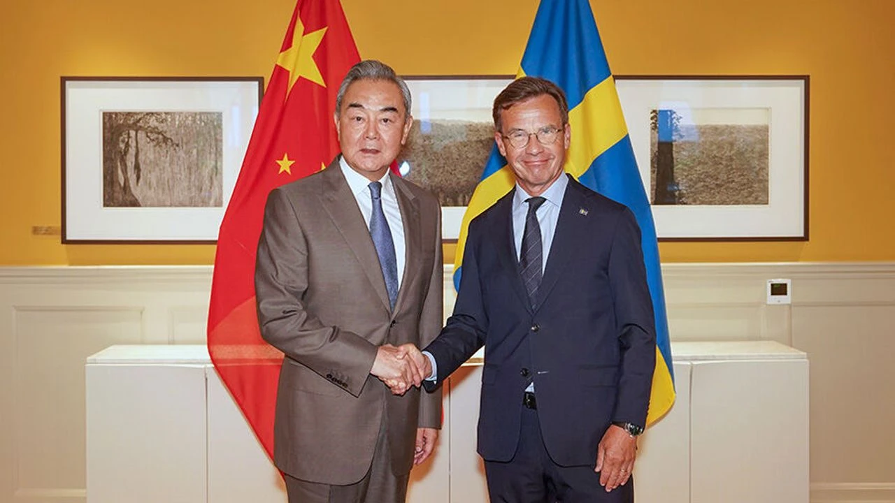 İsveç Başbakanı Kristersson, Wang Yi’yi kabul etti