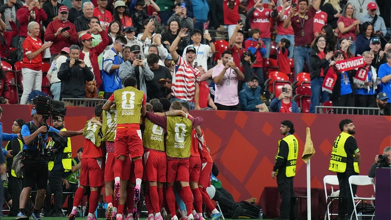 İsviçre hata yapmadı: 2 golle son 16 biletini kaptı!