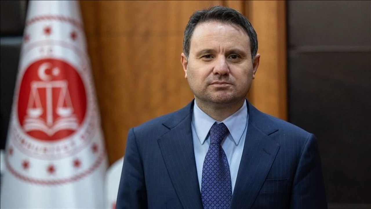 Bakan Gürlek dev operasyonu duyurdu! 13 şirkete kayyum atandı